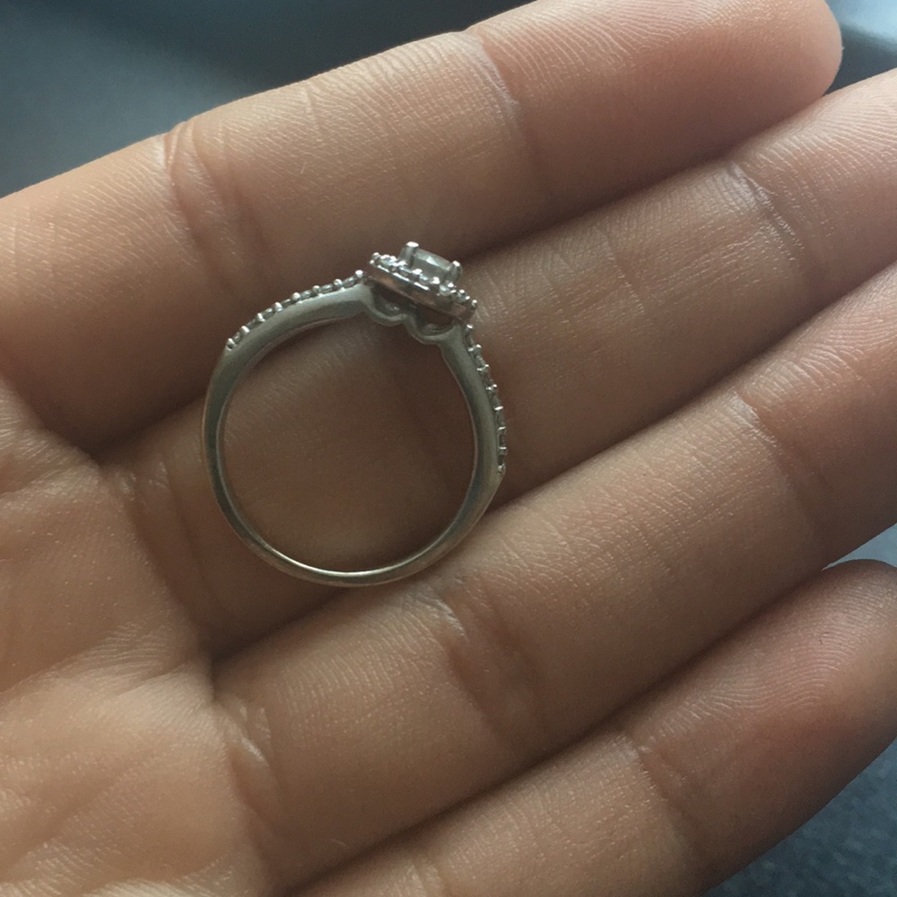 Engagement ring - Picture 7 of 8